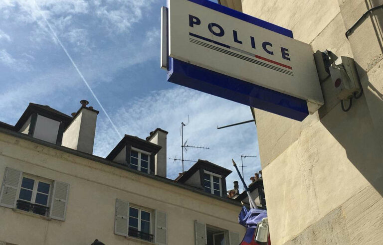 Strasbourg : Les stups découvrent la sacoche d’un dealer, il vient à leur rencontre pour la récupérer￼