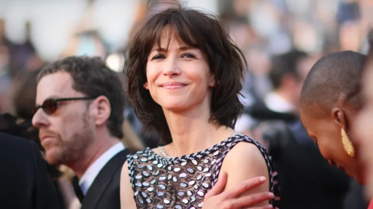 Sophie Marceau en couple : ce compagnon aux « nombreux succès féminin » avec qui elle vit une idylle secrète