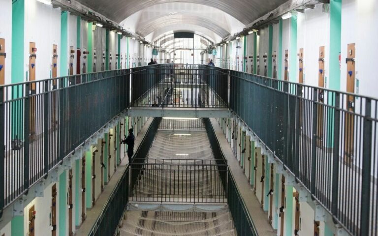 Prison de Fresnes : de la drogue et un téléphone déposés dans une cour grâce à des drones