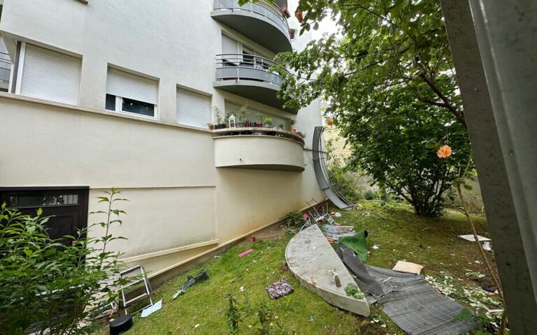 Chute d’un balcon à Paris : le pronostic vital d’une des deux victimes toujours engagé