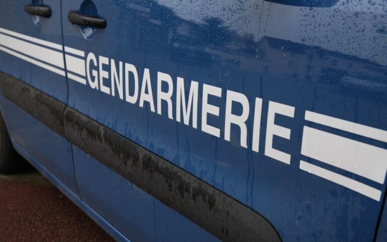 Yvelines : leurs parents sont ivres au volant, les enfants descendent de la voiture et appellent les gendarmes