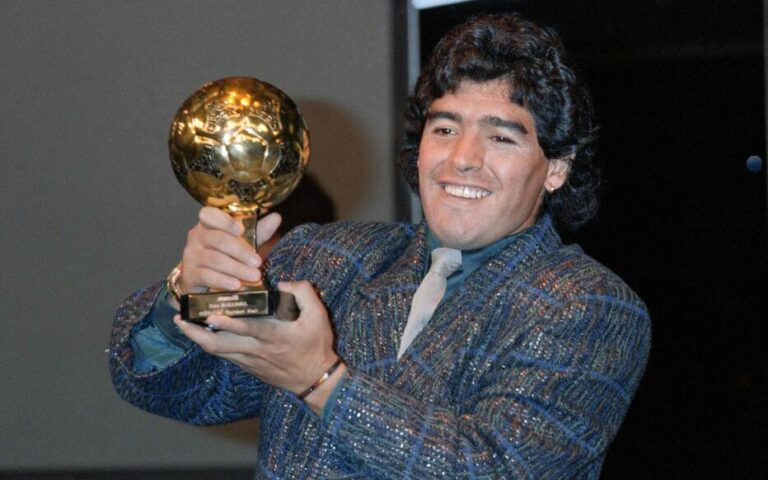 Neuilly : la justice interdit la vente du ballon d’or de Maradona