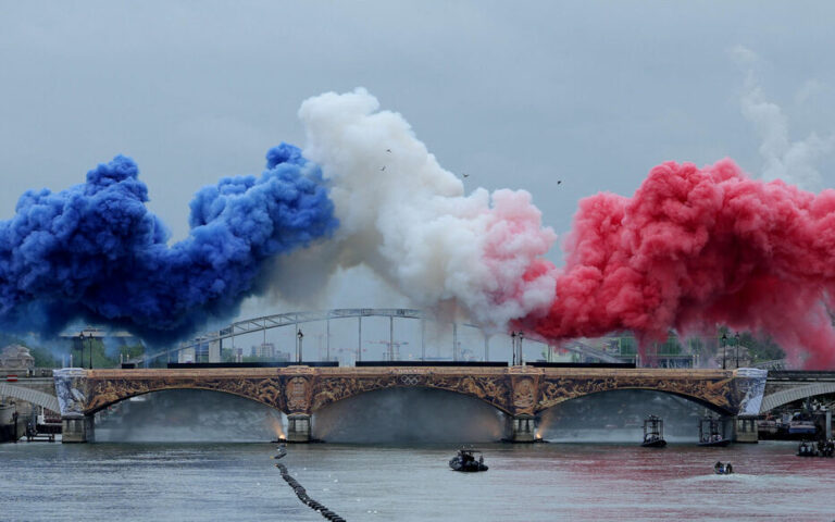 Cérémonie d’ouverture des JO à Paris : cette photo du pont d’Austerlitz aux couleurs de la France est déjà emblématique
