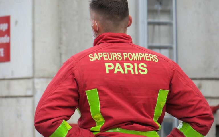 Val-d’Oise : un enfant de cinq ans décède dans un incendie d’appartement, son frère jumeau dans un état grave.