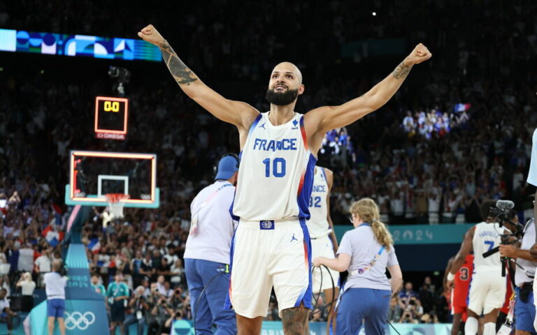 JO Paris 2024 : l’exploit des Bleus du basket, les handballeuses en demie, la boxeuse Imane Khelif en finale… Le récap de ce mardi 6 août