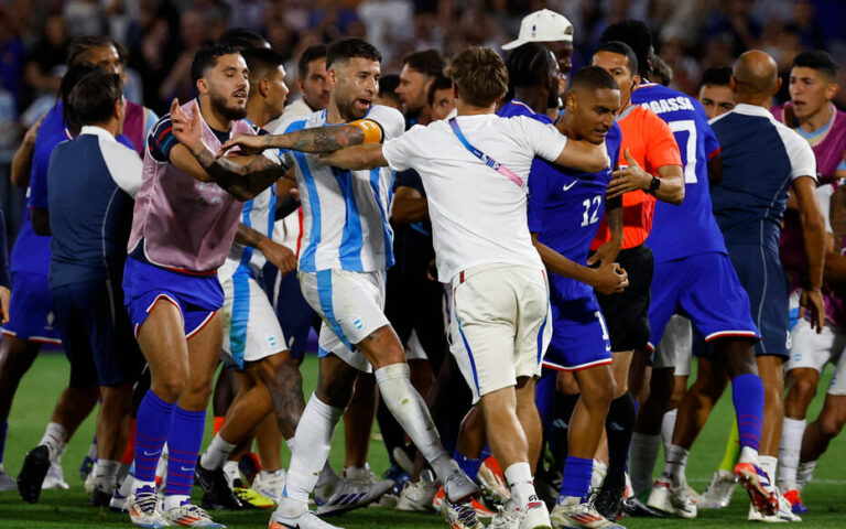 « C’était un peu pour chambrer » : pourquoi France-Argentine s’est terminé en bagarre générale