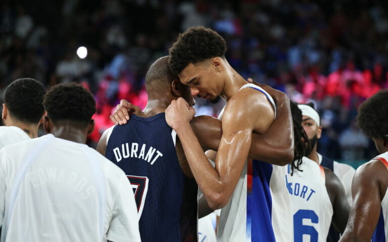 JO Paris 2024, basket : les « Avengers » américains fracassent le rêve d’or des Bleus (87-98)