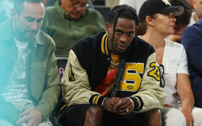 Le rappeur américain Travis Scott arrêté ivre à l’hôtel George V à Paris après une bagarre