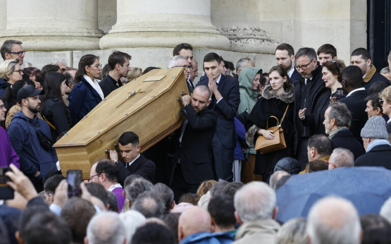 À Versailles, l’adieu à Philippine : « Toute une Nation pleure son enfant »