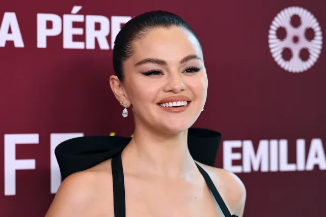 Selena Gomez est devenue milliardaire et ne veut pas parler de sa fortune : “C’est de mauvais goût de parler d’argent”