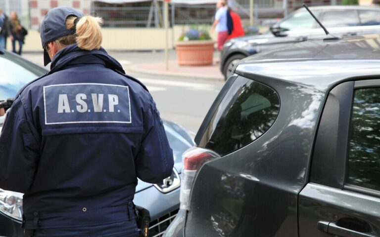 Le Mée-sur-Seine : un homme place un couteau sous la gorge d’une agente au poste de police municipale