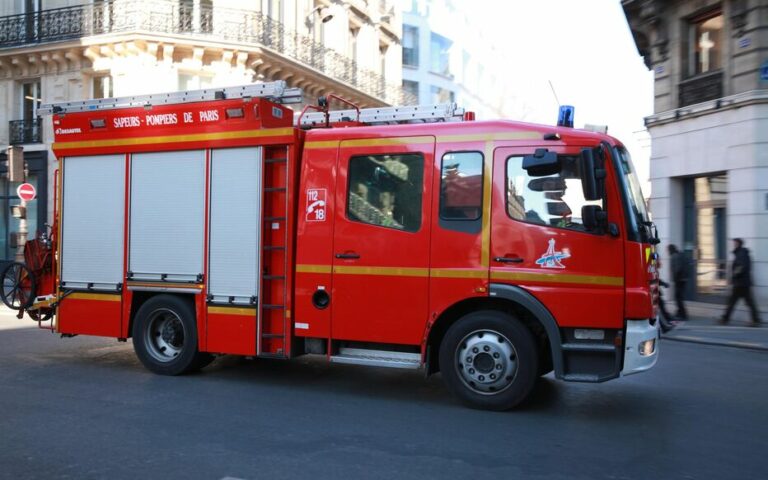 Paris : une automobiliste tente un dépassement et se tue en percutant un bus de plein fouet